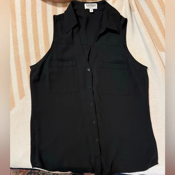 Express- Original Fit - Sleeveless Portofino Button Down - Picture 2 of 4